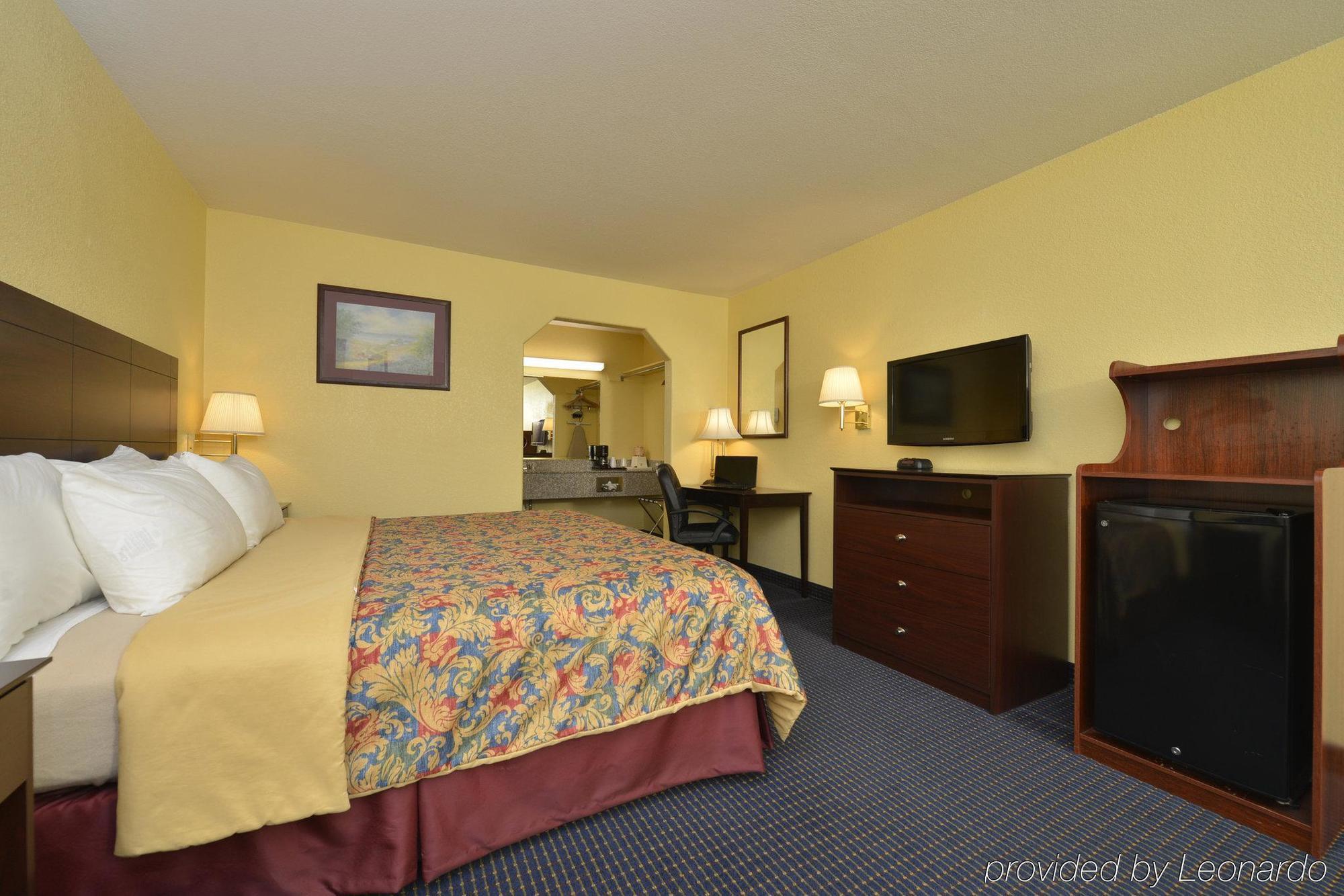 Days Inn Gun Barrel City 외부 사진