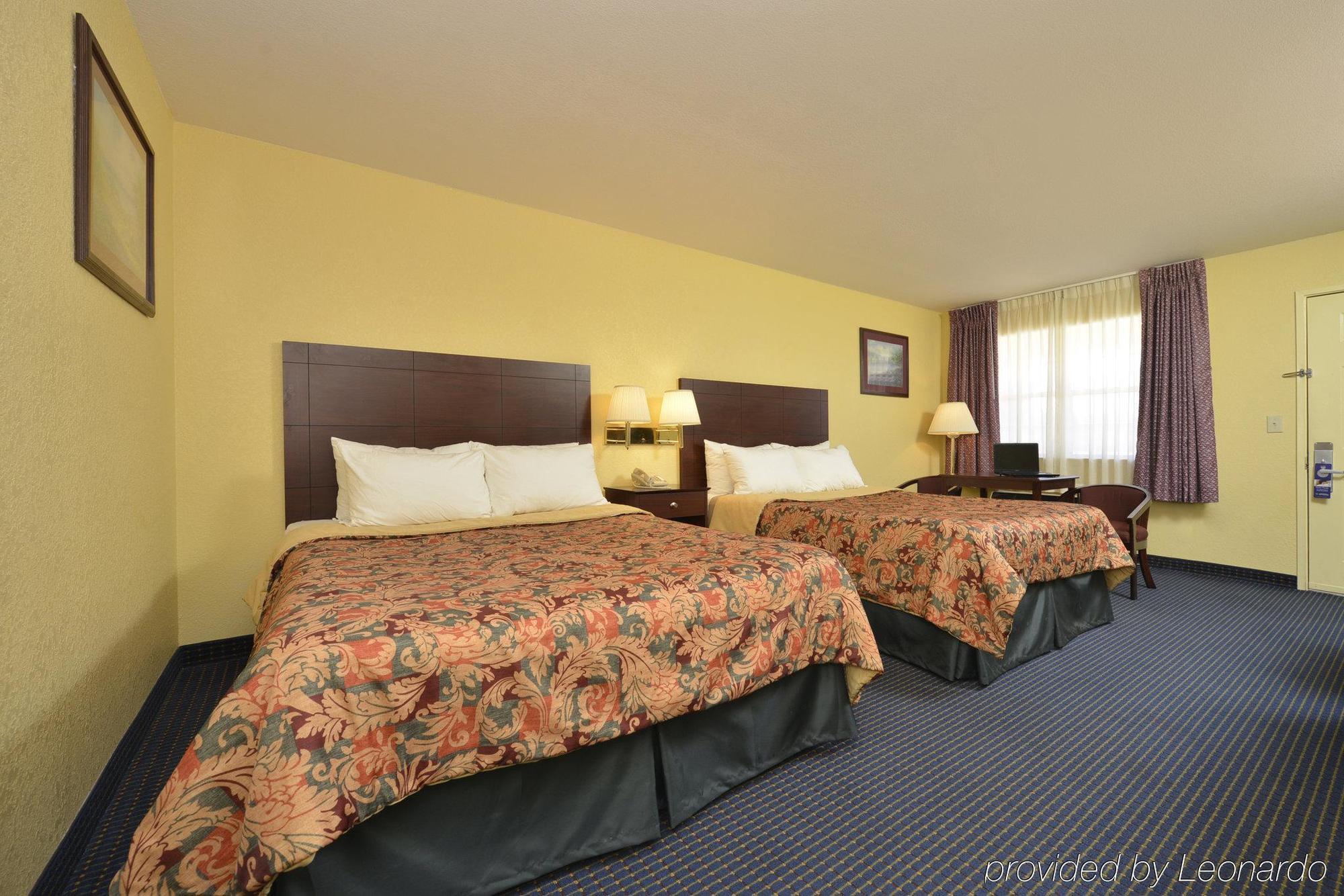 Days Inn Gun Barrel City 외부 사진