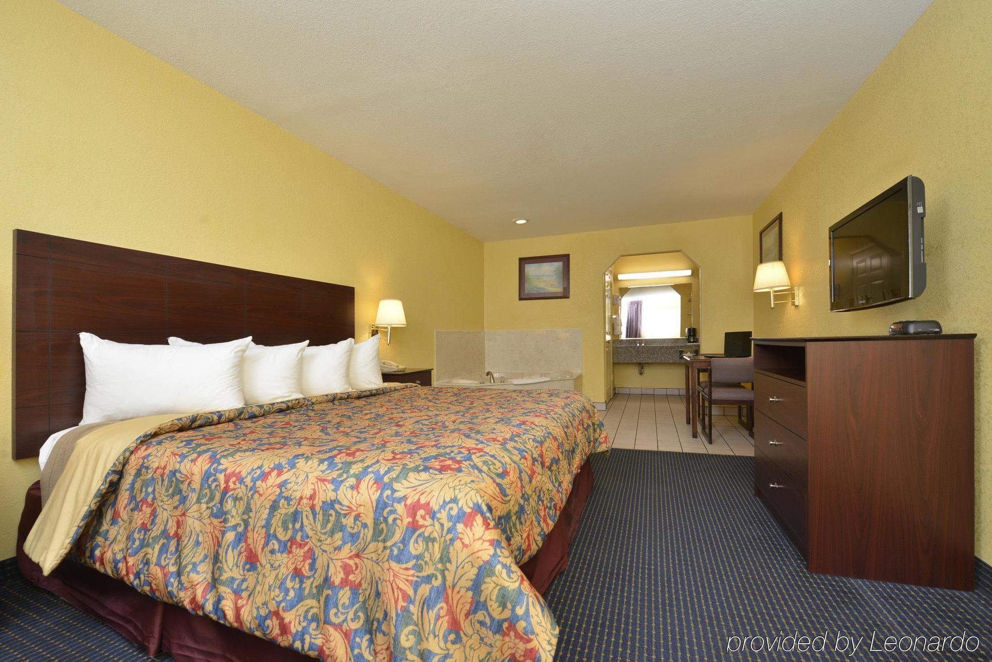 Days Inn Gun Barrel City 외부 사진