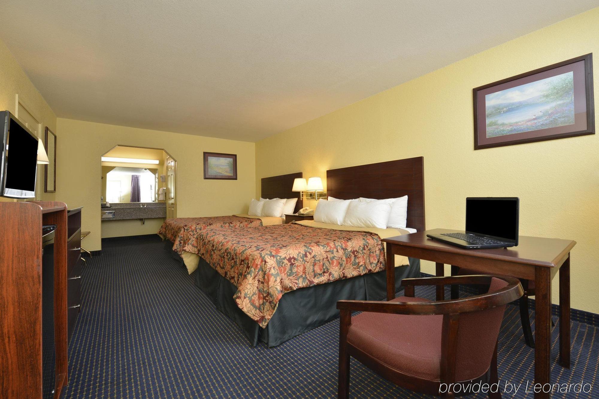 Days Inn Gun Barrel City 외부 사진