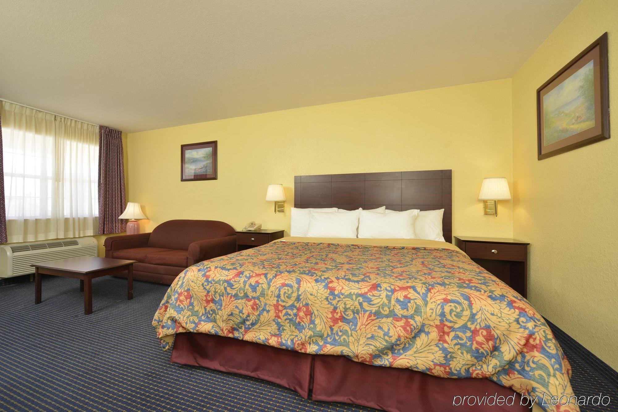 Days Inn Gun Barrel City 외부 사진