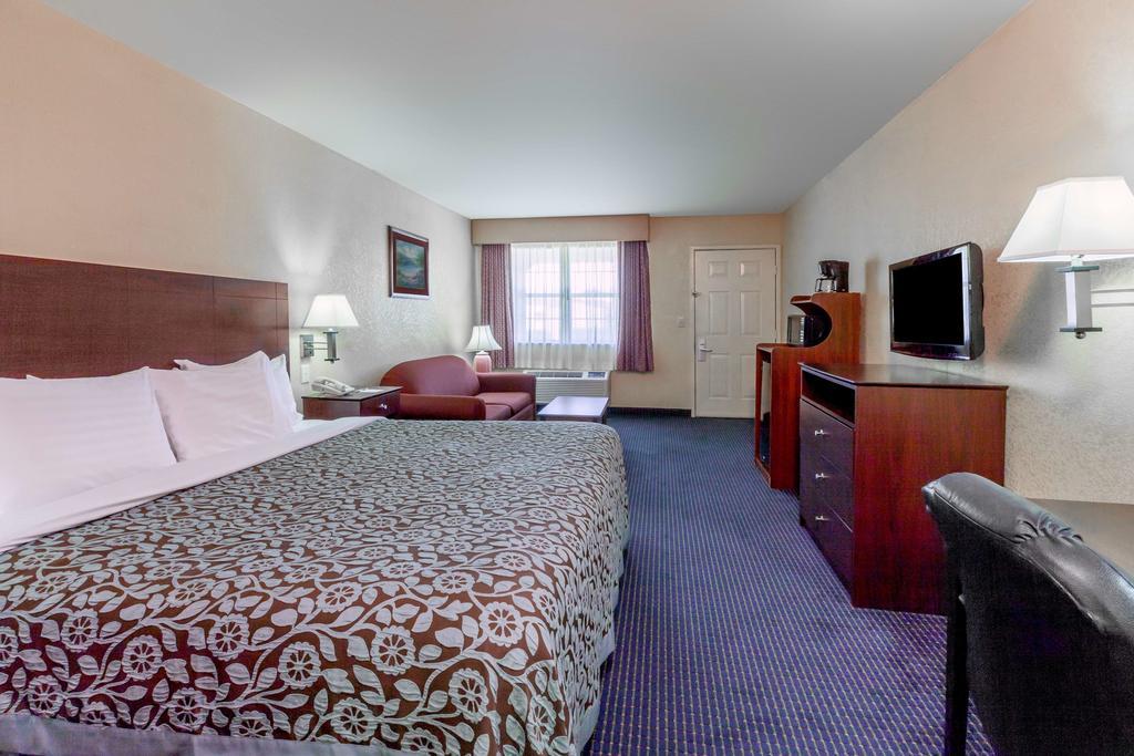 Days Inn Gun Barrel City 외부 사진